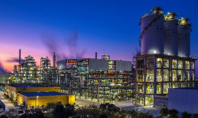 A night view of Jiaxing Petrochemical ‘s second PTA line. © Invista 